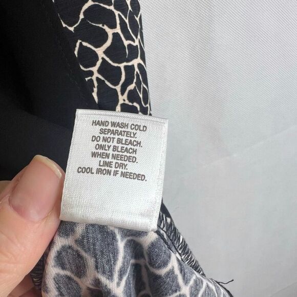 Roz & Ali Scoop Neck Draped Mixed Print Tank Top Plus Size 1X - Picture 6 of 8